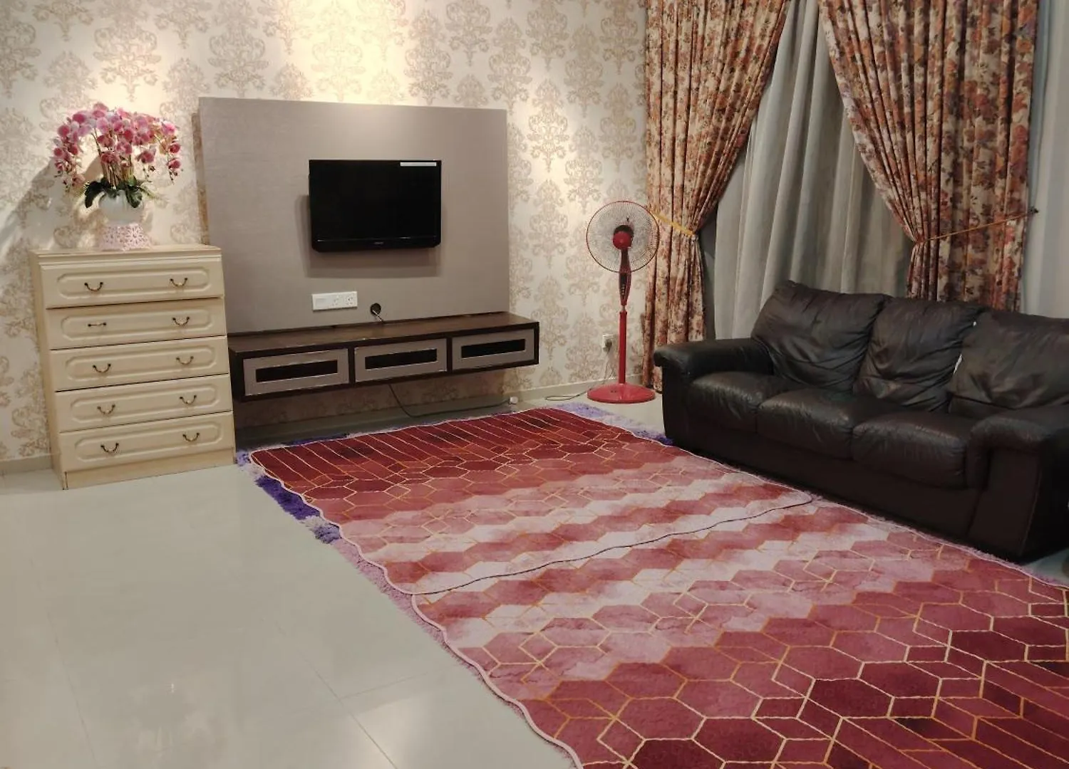 Homestay Adinda Siti Melaka With Playpool Waterpark Дом отдыха Малакка