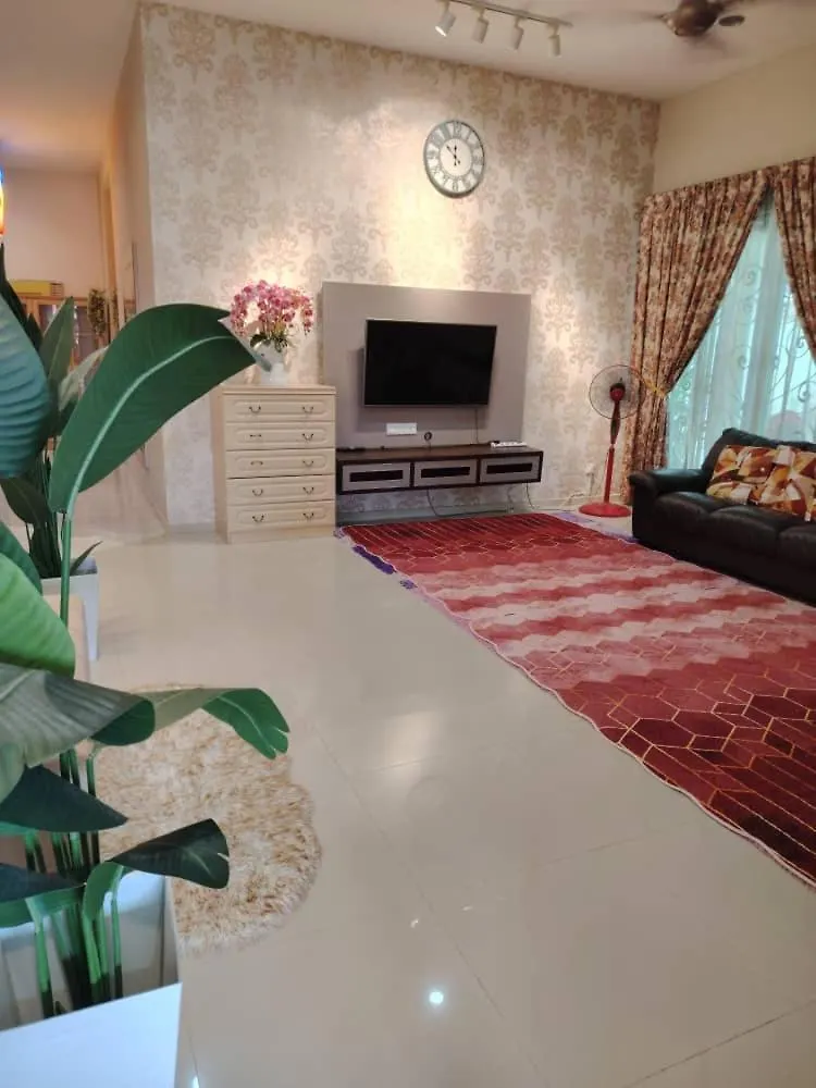 Homestay Adinda Siti Melaka With Playpool Waterpark